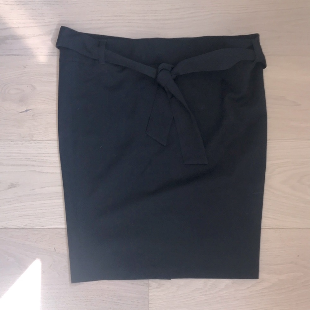Isabella Oliver Black Maternity Pencil Skirt with Tie Belt Detailing. Size small